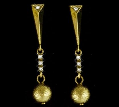Brinco dourado com strass