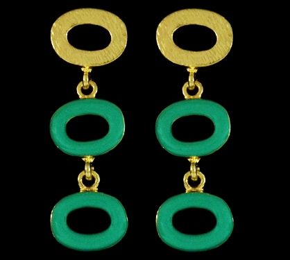 Brinco dourado com resina